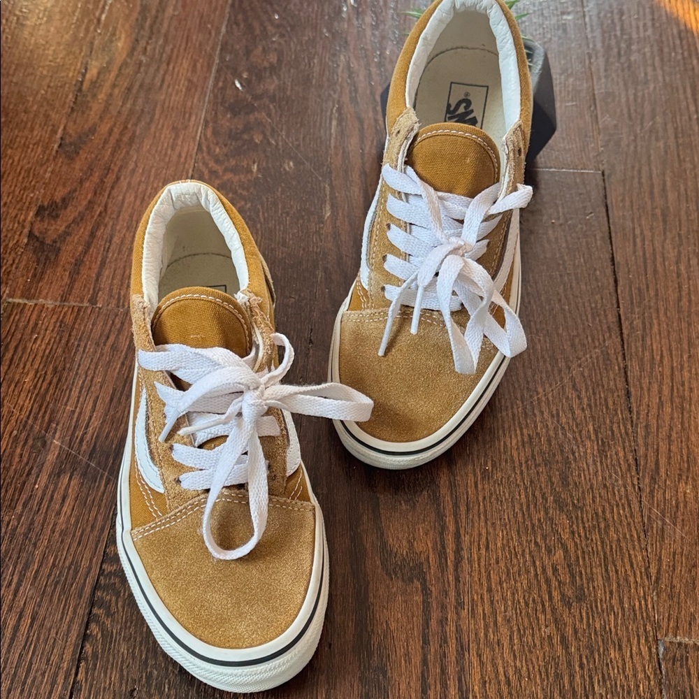 Vans Tan Kids Sneakers with White Laces size 3